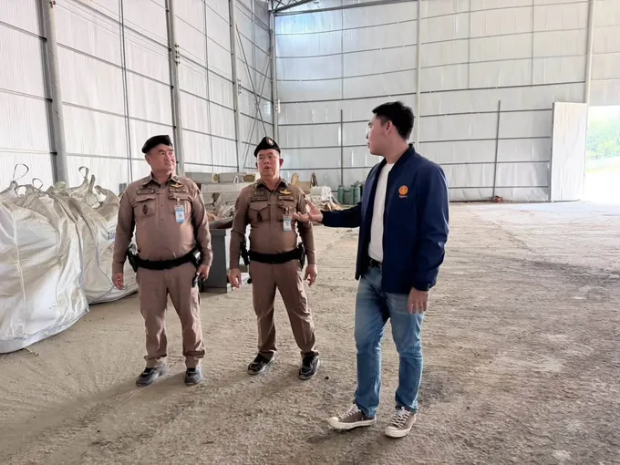 “สส.กฤช” ลุยตรวจโรงหลอมทองแดงกะเฉด พบเครื่องจักรเดิน–กากอุตสาหกรรมเพียบ สั่งหยุดและอายัดตรวจสอบ  