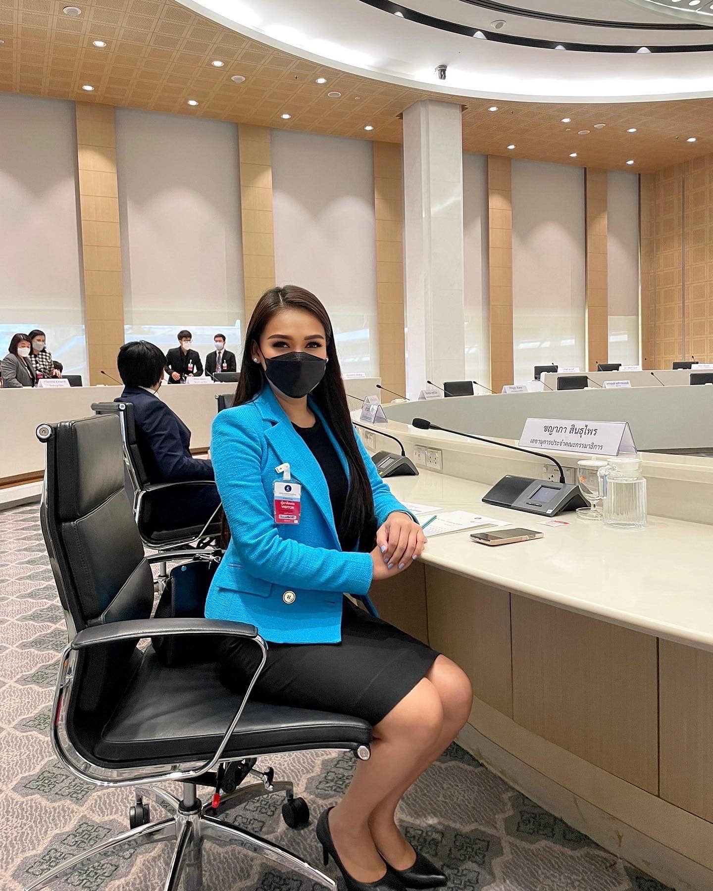 "ชญาภา" โต้ "น้องแรมโบ้" ยัน "คุณหญิงอ้อ" แค่ให้กำลังใจ "อุ๊งอิ๊ง" ไม่เกี่ยวการเมือง 