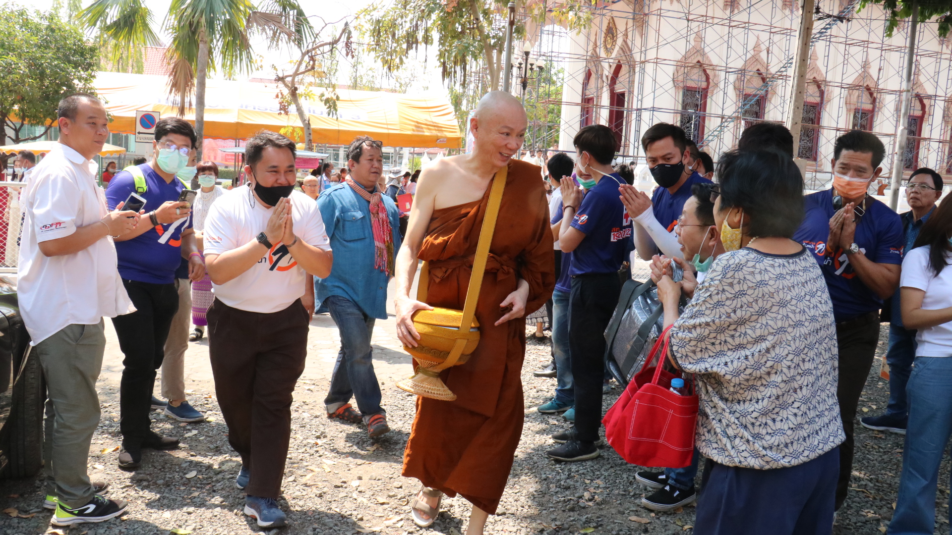 นักการเมืองอีสานแห่อนุโมทนา “พระพายัพ เขมญาโณ” น้องชาย “ทักษิณ” อุปสมบทที่วังน้ำเขียว