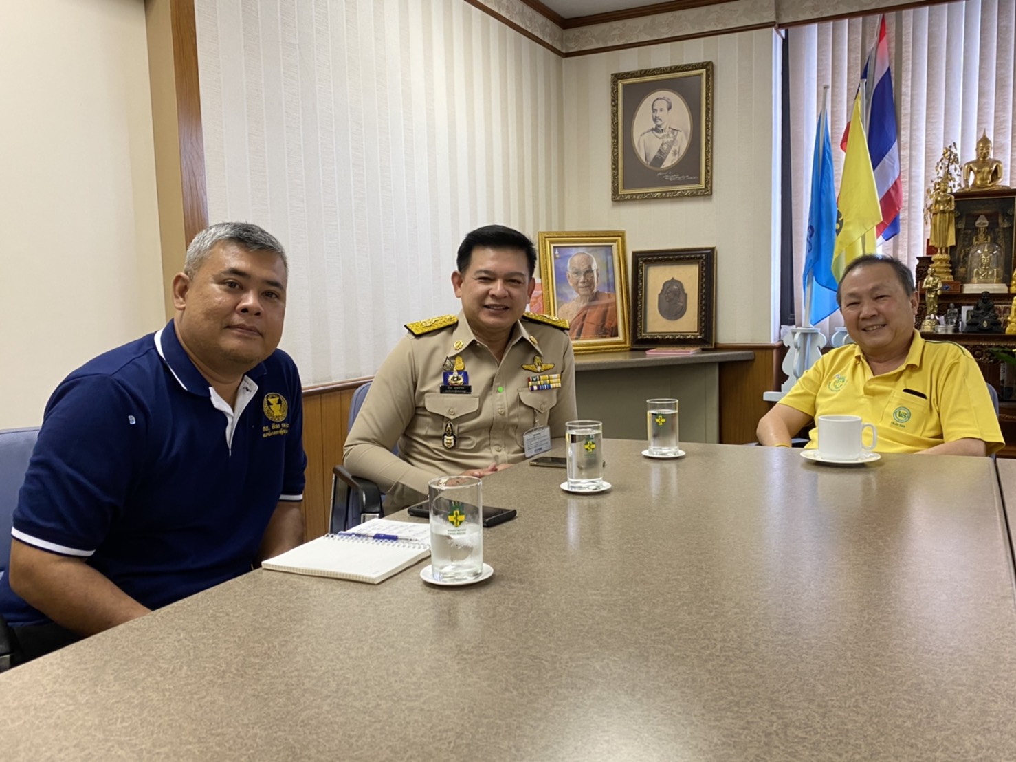 เดือดร้อนแทน.!!  “สิระ”บุก รพ.มงกุฎวัฒนะ เยียวยาชาวหลักสี่ หลังสปสช.สั่งยกเลิกบัตรทองเขตกทม. 
