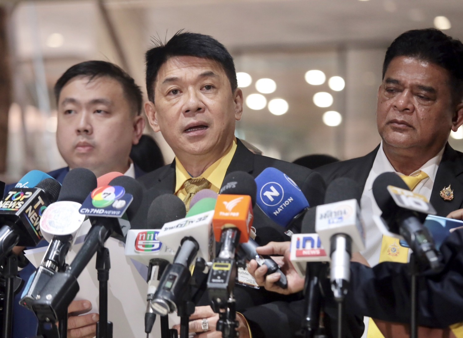 "สฤษฏ์พงษ์" ซัดดึง "กัญชา" กลับเข้ายาเสพติด ทำภาคเอกชนขาดความเชื่อมั่น ชี้ไม่เป็นผลดีการเป็นพรรคร่วม รบ.