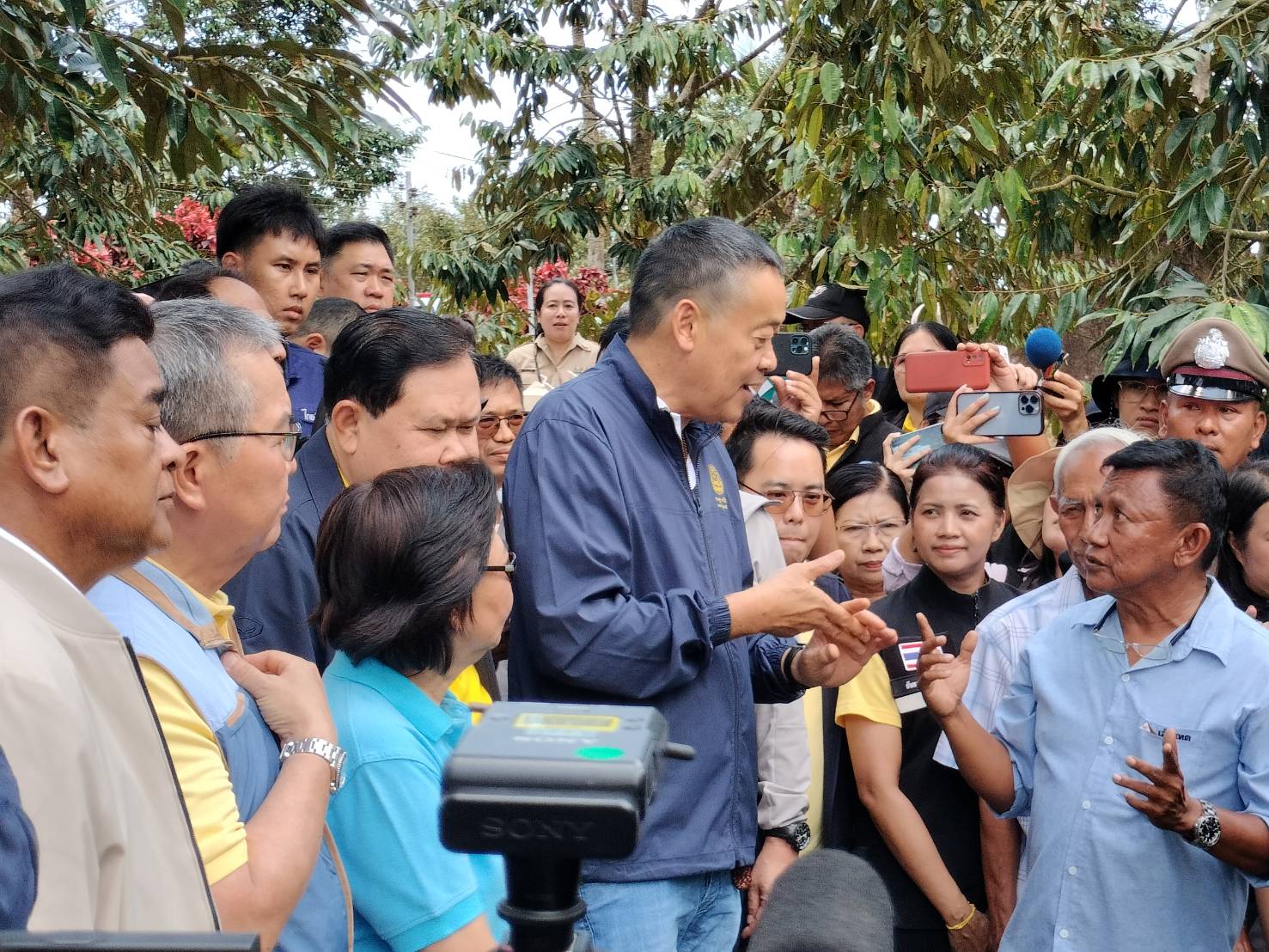 นายกรัฐมนตรี เยี่ยมชมแปลงทุเรียนสาธิต เกาะสมุย เดินหน้ารับฟังปัญหากลุ่มเกษตรกรแปลงใหญ่ 