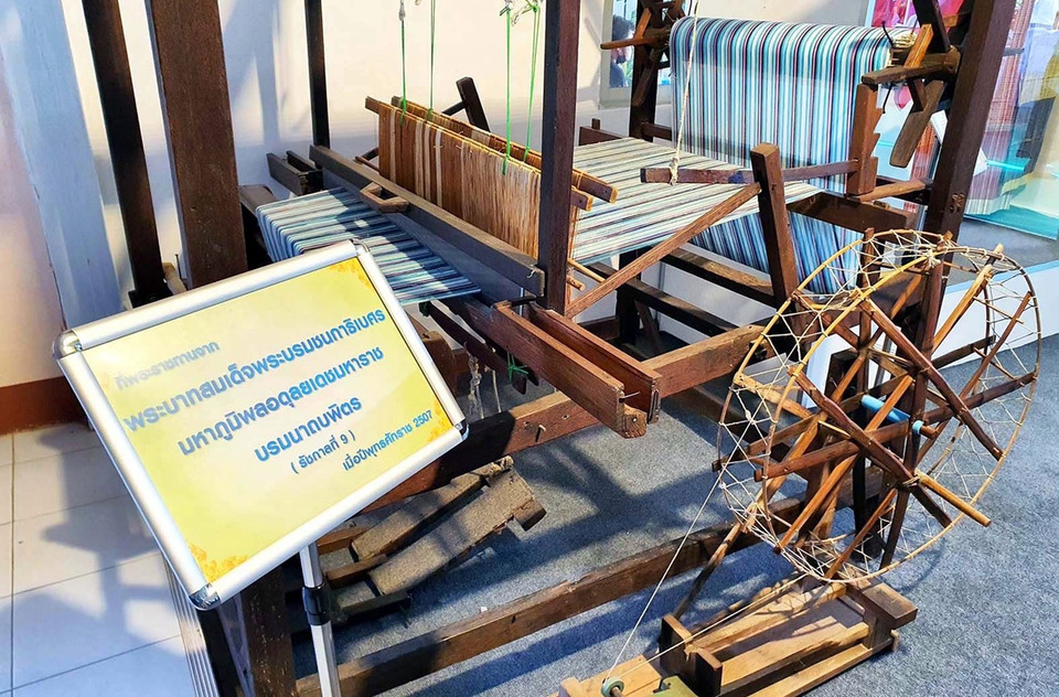 "ผ้าเขาเต่า" Soft Power แห่งแฟชั่นไทย จากอาชีพพระราชทานสู่เวทีโลก
