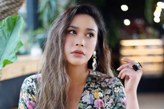 'ทราย เจริญปุระ' ยกทีม เข้ารายงานตัว สภ.ภูเขียว หลังจัดกิจกรรมหยุดคุกคามนักเรียน