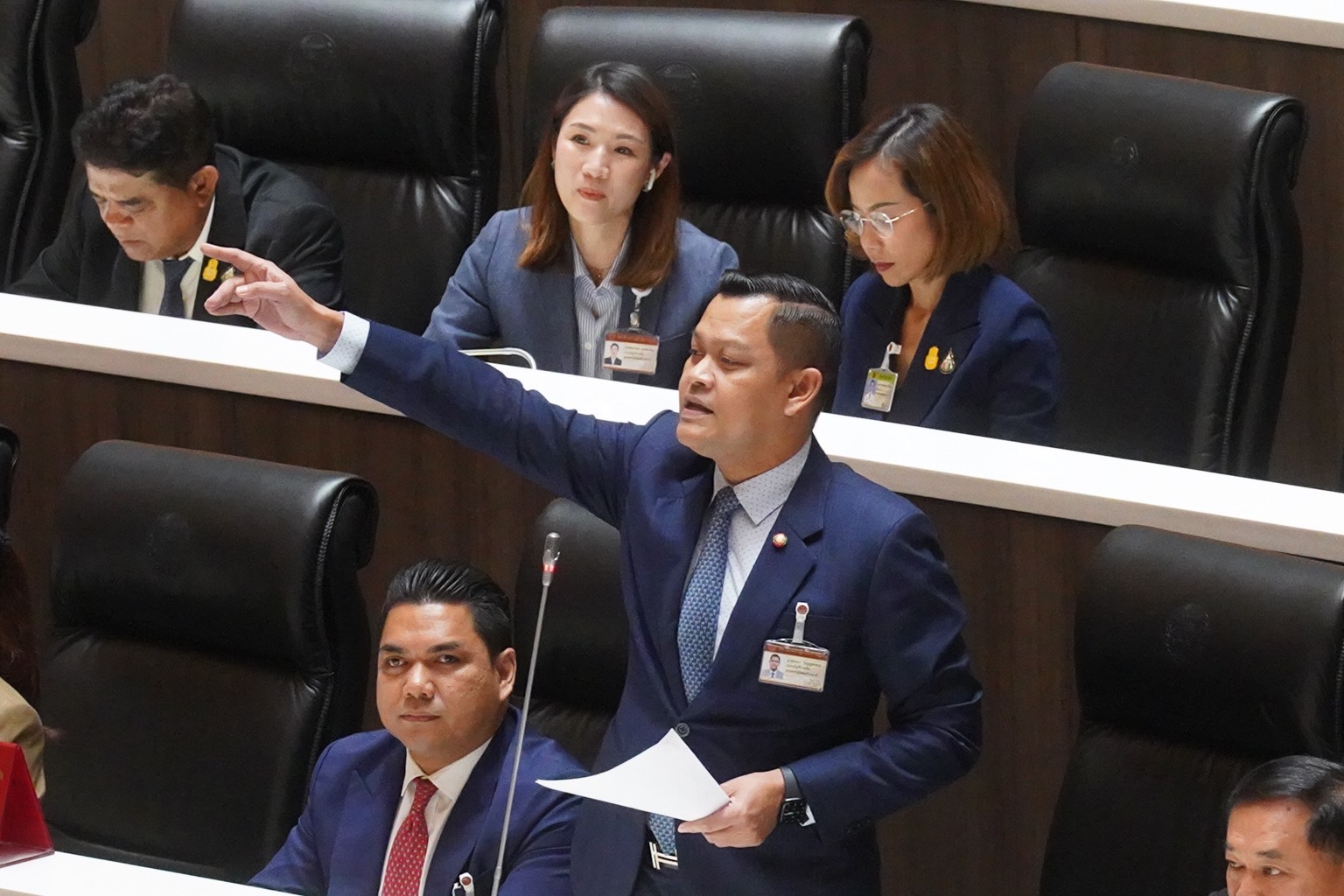 "ธนกร" ฝาก "200 สว.ใหม่" เลือกคนดี มีความสามารถ แม่นกฎหมาย-ระเบียบข้อบังคับ นั่ง "ปธ.-รองประธาน"  ขออย่ามีต่อรองเก้าอี้ 