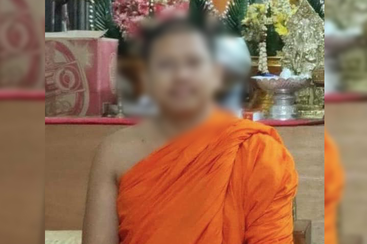 เพจดังแฉต่อ พระมหาหนุ่ม หลังสึก ลือหึ่ง  นักการเมืองหญิงนั่งจู๋จี๋ กินหมูกระทะกับชายใส่เสื้อขาว