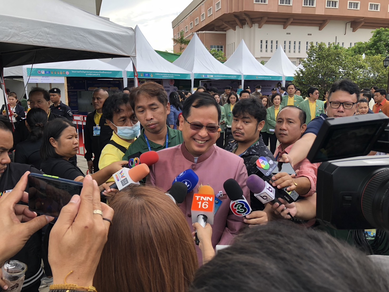 "เลขาฯกฤษฎีกา" ชี้ "ชาญ พวงเพ็ชร์" แห้วนั่งนายก อบจ.ปทุมฯ เหตุติดคำสั่งศาลยุติปฏิบัติหน้าที่