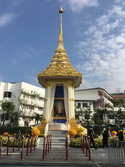 กทม.ซักซ้อมพิธีถวายดอกไม้จันทน์เสมือนจริงให้สมพระเกียรติสูงสุด
