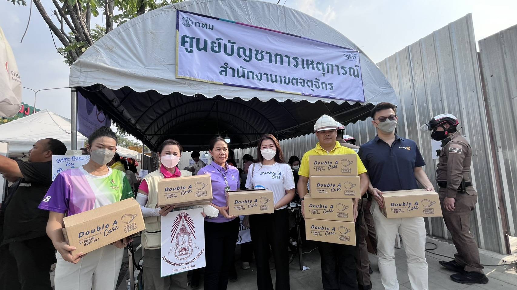 ดั๊บเบิ้ล เอ ส่งความห่วงใย มอบหน้ากากอนามัยฯ สนับสนุนภารกิจช่วยเหลือผู้ประสบภัยเหตุอาคารถล่ม เขตจตุจักร