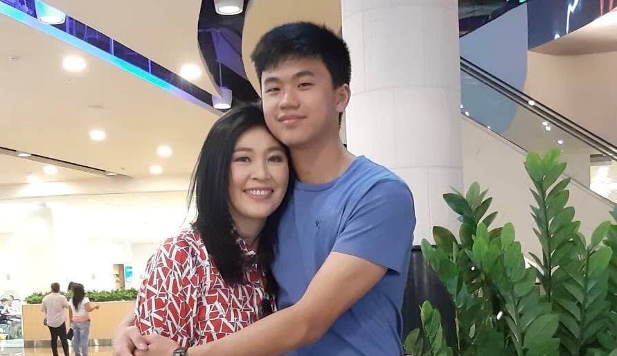 "ยิ่งลักษณ์" โพสต์ ลูกชาย "น้องไปป์" รับทุนการศึกษาระดับปริญญาเอก ลั่น "ภาคภูมิใจที่สุดในชีวิตคนเป็นแม่"