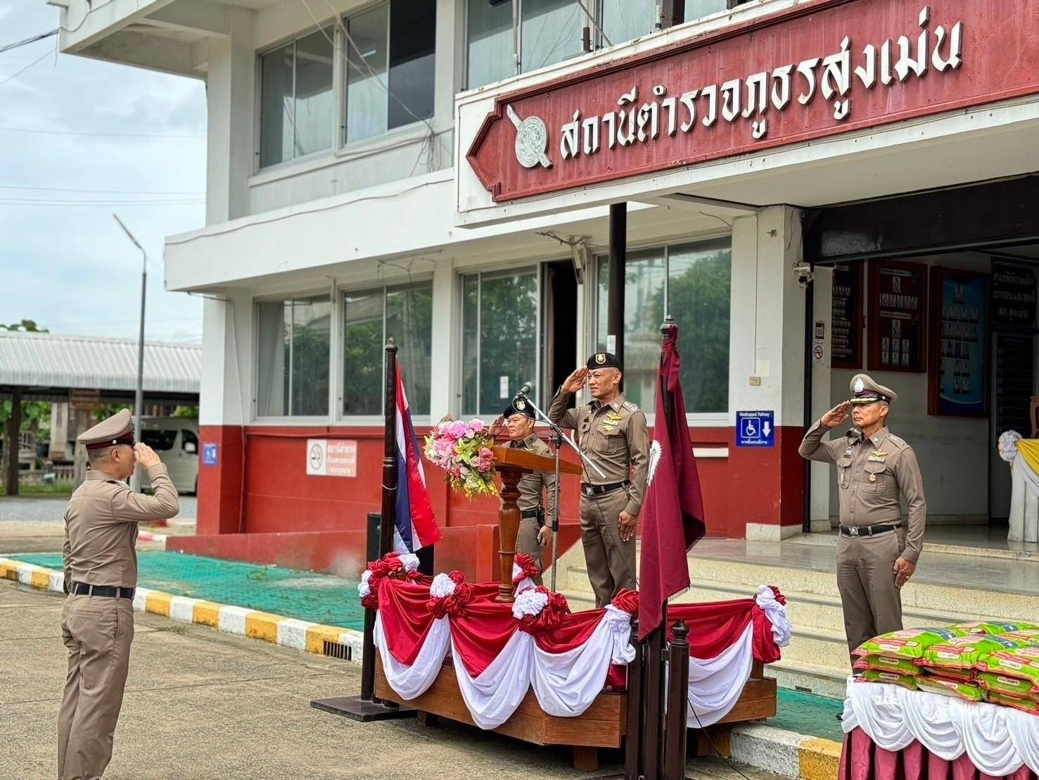 "บิ๊กอ้อม" รองจเรตำรวจแห่งชาติ และคณะตรวจเยี่ยมโรงพัก เพื่อให้กำลังใจข้าราชการตำรวจในเขตพื้นที่ จ.แพร่