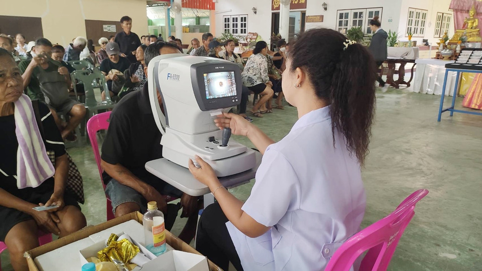 "สส.เจี๊ยบ" ร่วมกับศูนย์แว่นตาการทอง ส่งเสริมสุขภาพสายตาผู้สูงวัย มอบแว่นฟรี 400 ชิ้นให้ชาวม่วงชุม