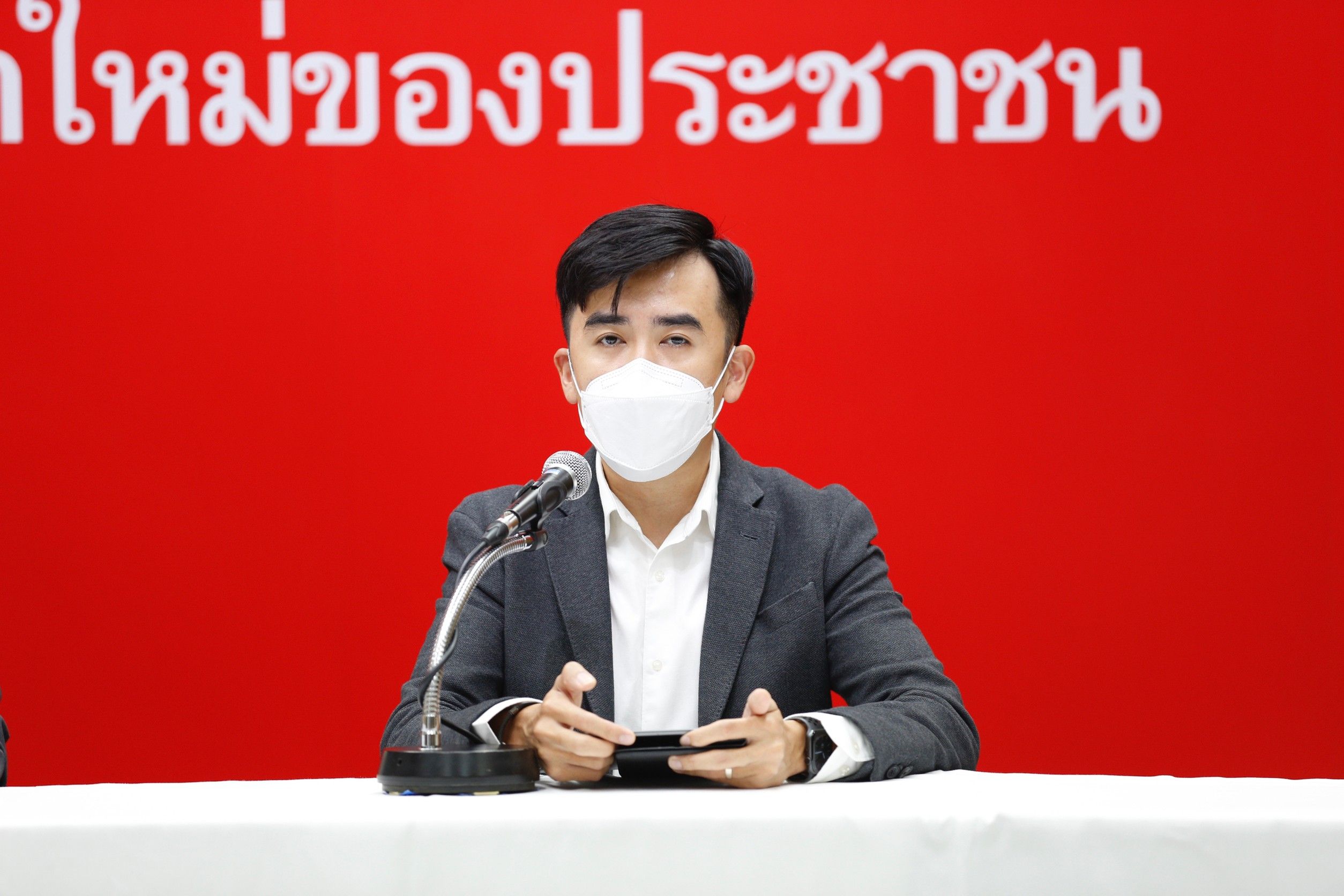 "เพื่อไทย" ชี้รัฐแก้ปัญหาเศรษฐกิจฉาบฉวยแจกอย่างเดียว อัดไม่เคยเรียนรู้แก้ต้นตอ แนะสร้างโอกาสทำกินให้ประชาชน