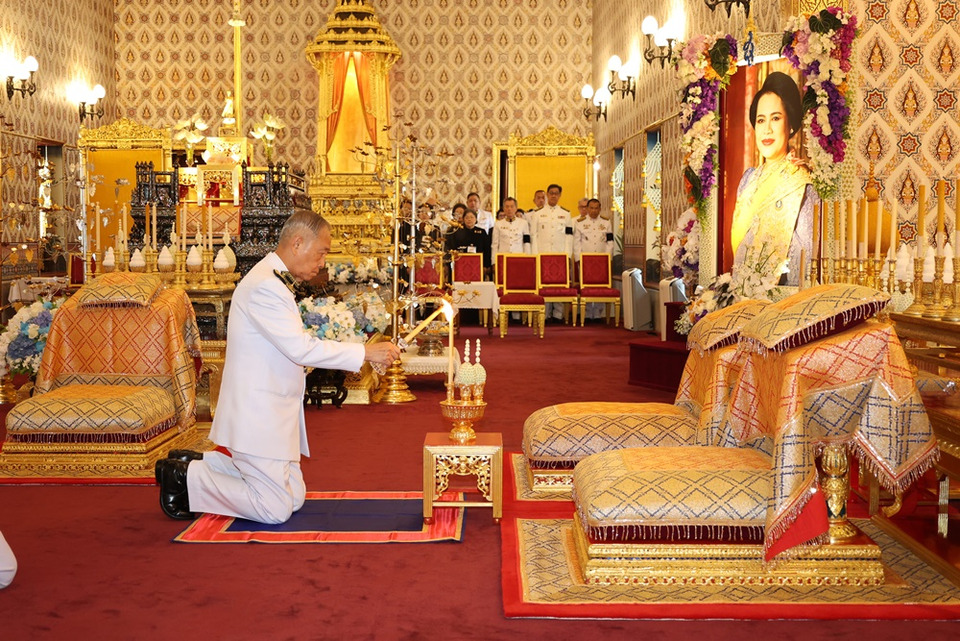 องคมนตรี เป็นประธานบำเพ็ญพระราชกุศลพระบรมศพสมเด็จพระบรมราชินีนาถ พระบรมราชชนนีพันปีหลวง