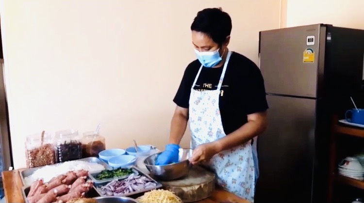 ฝ่าวิกฤตโควิดพัทยา เปิดเมนู "ยำแหนมสด home made" ครัวเจ๊ปุ๊ก บางปู 