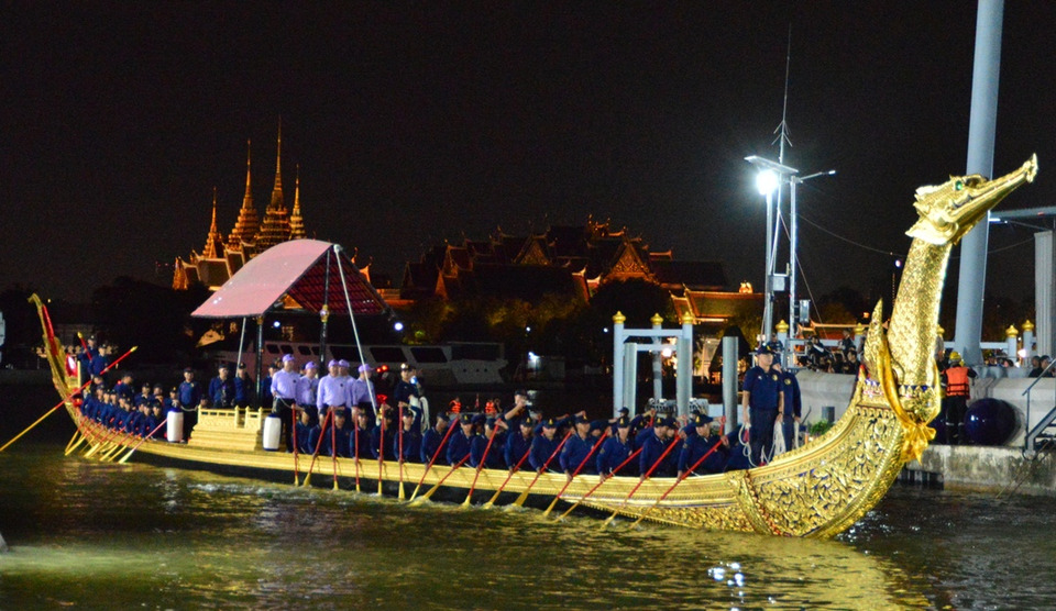 กองทัพเรือ อัญเชิญ "เรือพระที่นั่งสุพรรณหงส์" ลงน้ำ เตรียมการจัดขบวนพยุหยาตราทางชลมารค