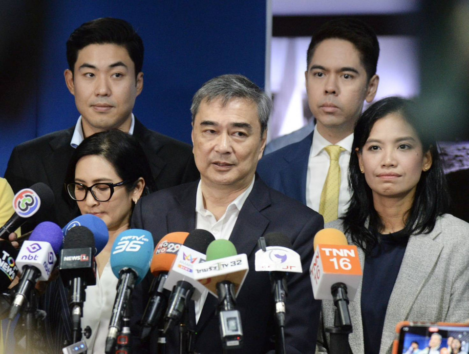 "อภิสิทธิ์" สับรัฐบาล! ชายแดนไทย-กัมพูชา "ขาดความชัดเจน" ต้องรุกทางการทูต เตือนยกเลิกเอ็มโอยู 43-44 ต้องระวัง หวั่นกัมพูชารู้ข้อมูลไทย