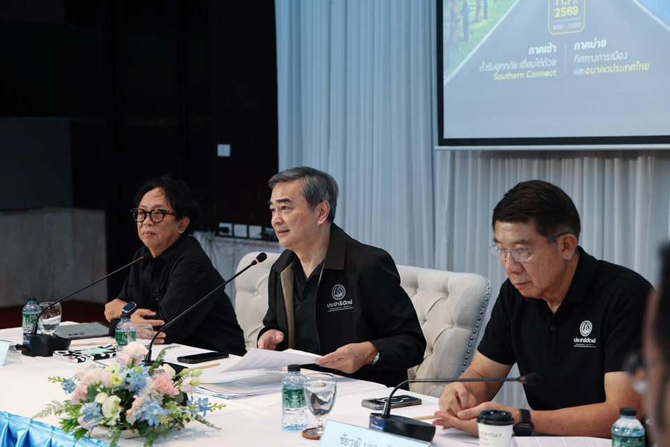“ปชป." เปิดเวทีหาดใหญ่ระดมสมองรับมือน้ำท่วม "อภิสิทธิ์" จี้รัฐเปิดอุทธรณ์เงินเยียวยา เผยภาคธุรกิจอ่วม "หนี้" จ่อระเบิด 