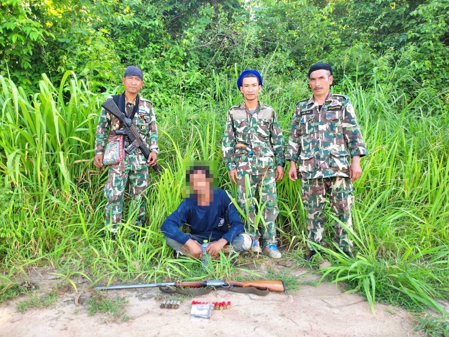 อช.กุยบุรีจับหนุ่มพกยาบ้าถือปืนยาวเข้าไปล่าสัตว์ในอุทยานฯ 