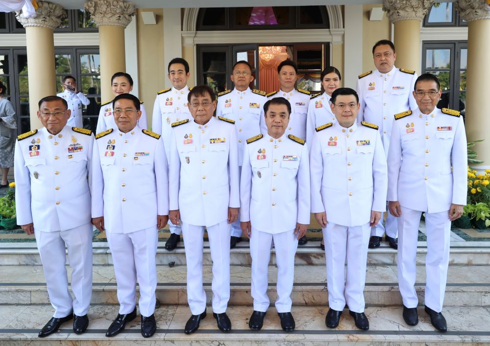 ทำเนียบฯ คึกคัก! รมต.ใหม่ถ่ายภาพทำบัตร ก่อนเข้าถวายสัตย์ฯ "นายกฯ" ทักทาย  "ครม.เศรษฐา 1/2"  ประชุมนัดแรก 7 พ.ค.นี้