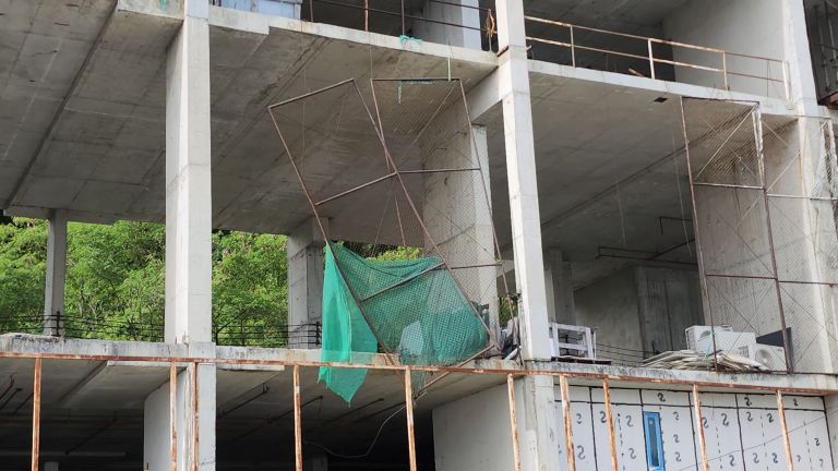บุกค้นบ้านอิทธิพล คุณปลื้ม ผิดม.157 ออกใบสร้างอาคาร