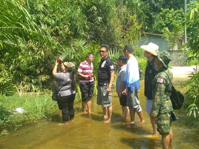 ทหารลุยเกาะหลีเป๊ะแก้ปัญหาน้ำเน่าเสีย