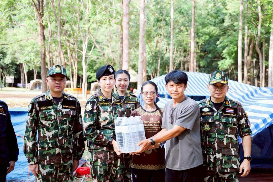 “ตั๊น จิตภัสร์" ลุยแนวหน้าจ.สระแก้ว มอบกำลังใจผู้ประสบภัยชายแดนไทย-กัมพูชา ยืนยัน ทส. ไม่ทิ้งเจ้าหน้าที่อุทยานฯ และประชาชน