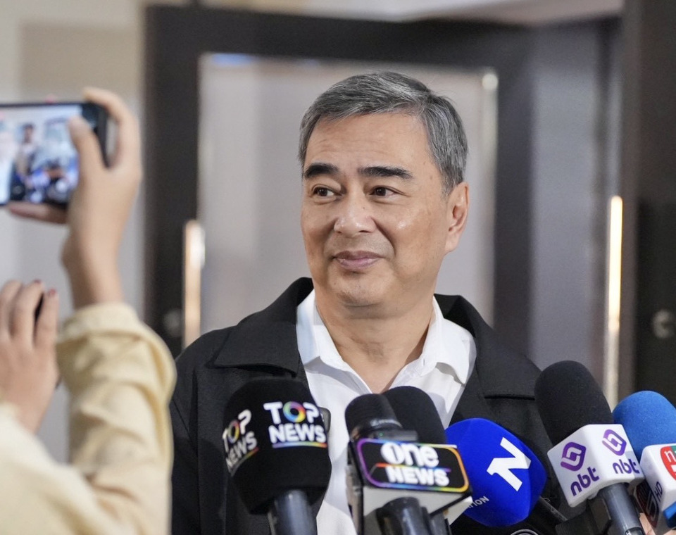 "อภิสิทธิ์" หนุนยกเลิก "MOU44" ชี้ไม่ได้ใช้งานจริง มีปัญหาตั้งแต่ต้น แนะ "รัฐบาล" ต้องรัดกุมขั้นตอน จับตาท่าที "กัมพูชา" 