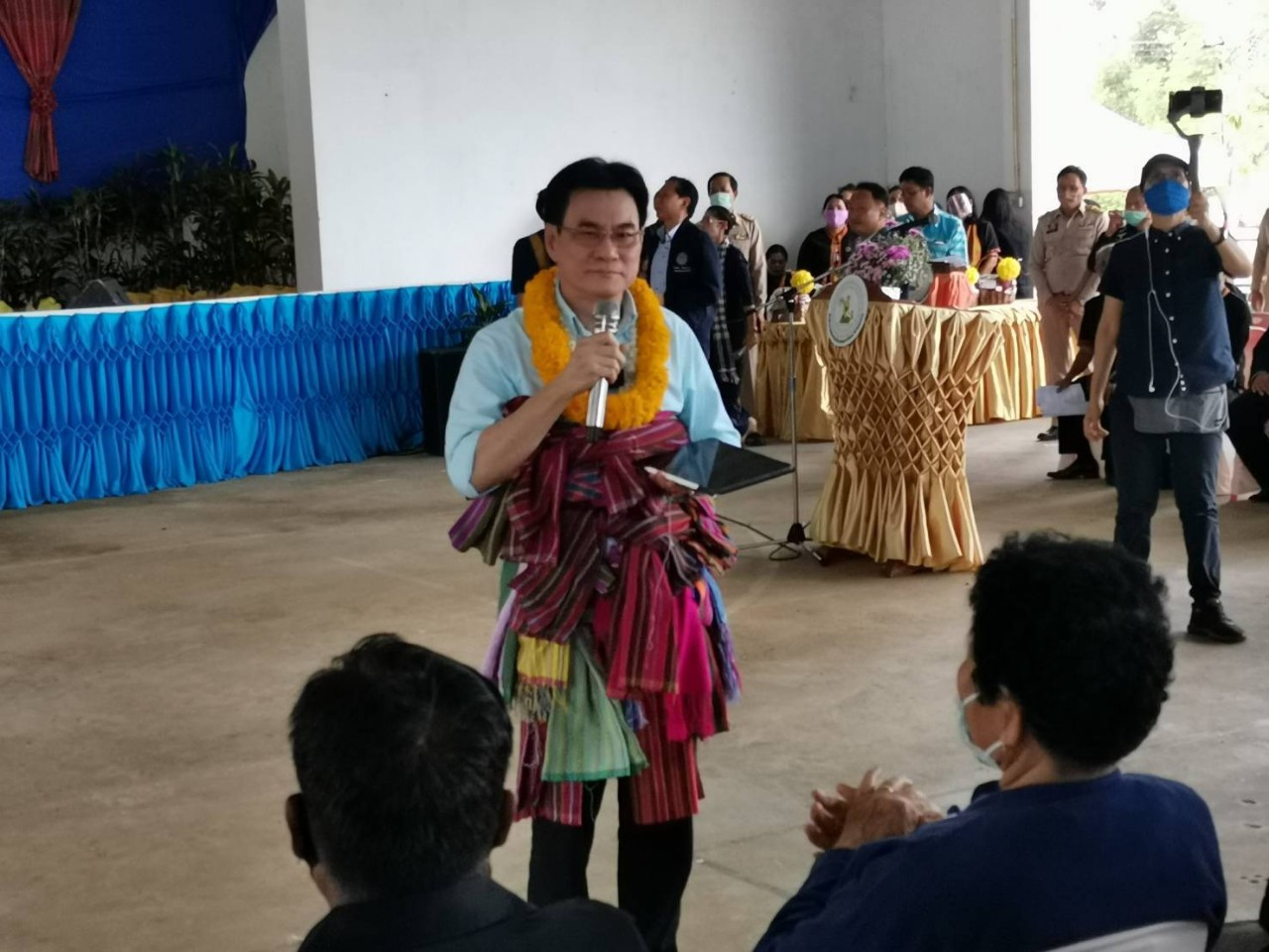 รองนายกฯจุรินทร์ลงพื้นที่แจกโฉนดที่ศรีสะเกษ               