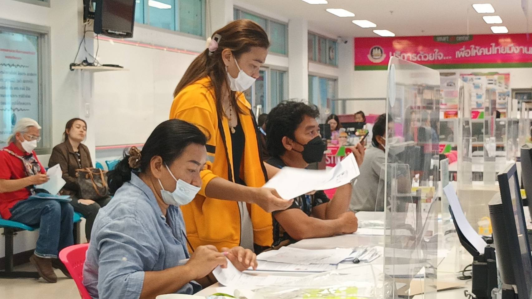 จัดหางานบุรีรัมย์​ ย้ำเอาผิดนายจ้าง-ต่างด้าวไม่ต่อใบอนุญาตทำงาน​ ที่สิ้นสุด 13 ก.พ.นี้​ มีโทษตาม กม.