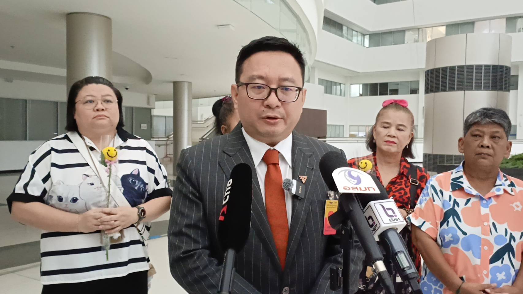 "ก้าวไกล -กกต." ส่งตัวแทนร่วมตรวจหลักฐาน "คดียุบพรรค" ตามนัด "ชัยธวัช" ไม่หนักใจ ยื่น "สุรพล นิติไกรพจน์" เป็นพยานเพิ่ม