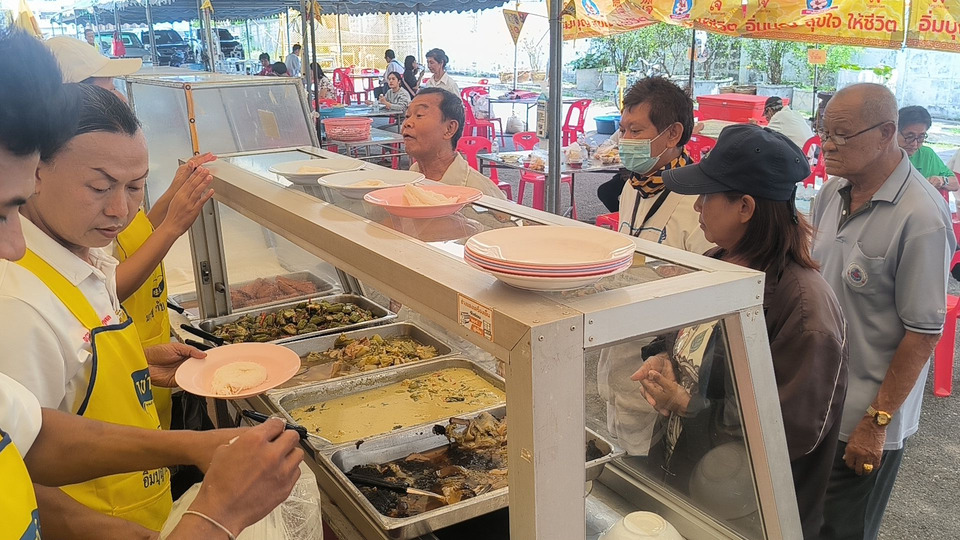 กินเจวันแรก นครราชสีมาคึกคัก โรงทานบริการฟรีช่วยลดภาระค่าใช้จ่าย 