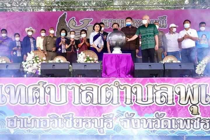 นายก อบจ.เพชรบูรณ์ เปิดงานประเพณีฮักบั้งไฟพุเตย ประจำปี 2565