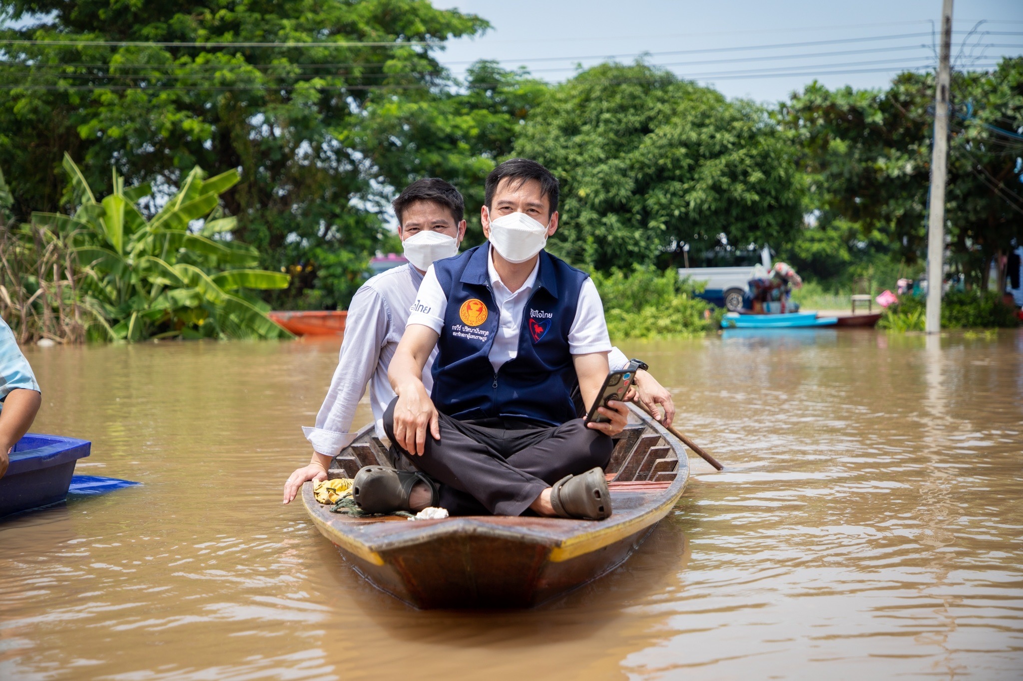 “ภราดร” เร่งลงพื้นที่ช่วยเหลือชาวอ่างทองผู้ประสบภัยน้ำท่วม ย้ำต้องไม่ทิ้งใครไว้ข้างหลัง