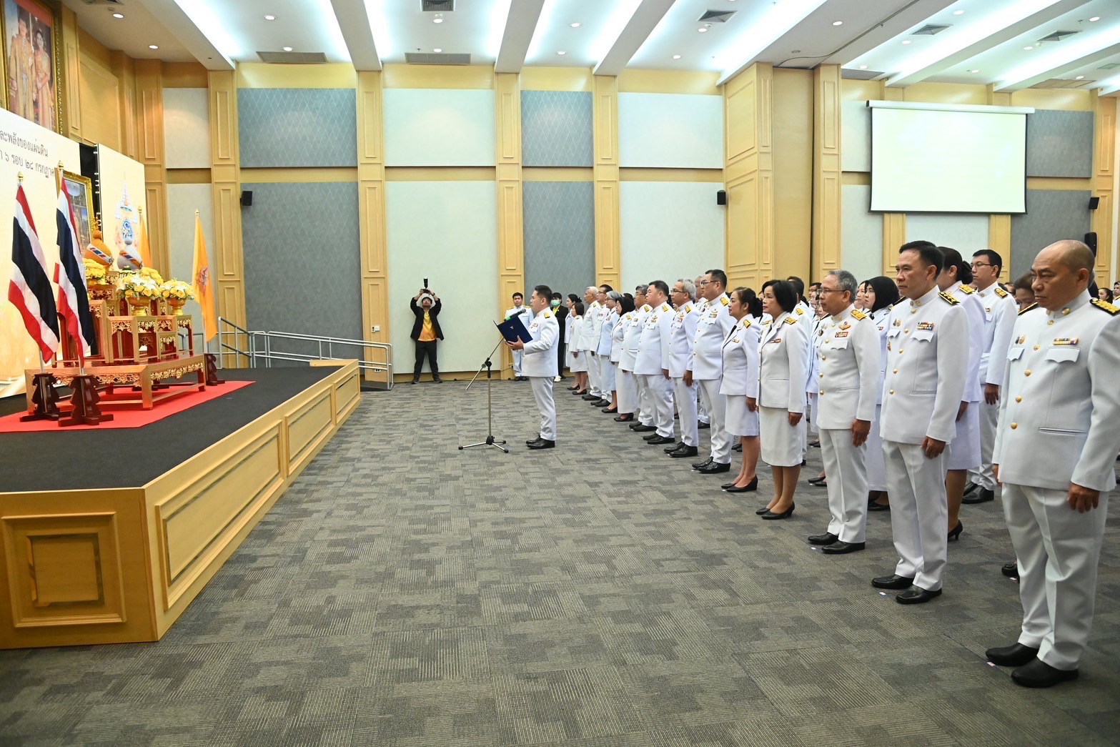 "วราวุธ" นำ ขรก.พม. กล่าวคำถวายพระพรชัยมงคล-ถวายสัตย์ปฏิญาณ เนื่องในโอกาสพระราชพิธีมหามงคลเฉลิมพระชนมพรรษา 6 รอบ 
