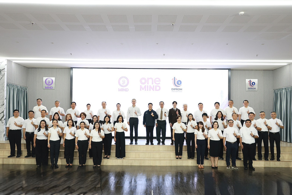 “วราวุธ” เดินเครื่อง ONE MIND สั่ง “ดีพร้อม” ปลุก SMEs–ชุมชนไทย ชู 3 อุตฯดาวรุ่ง เชื่อมเทคโนโลยี-ยกระดับศก.ฐานราก