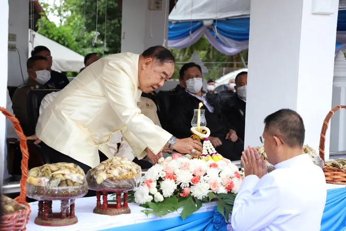 "บิ๊กป้อม" ลุยเพชรบูรณ์ ช่วยเหลือ ปชช.ทุกมิติ พร้อมร่วมพิธีอุ้มพระดำน้ำ ประจำปี 65