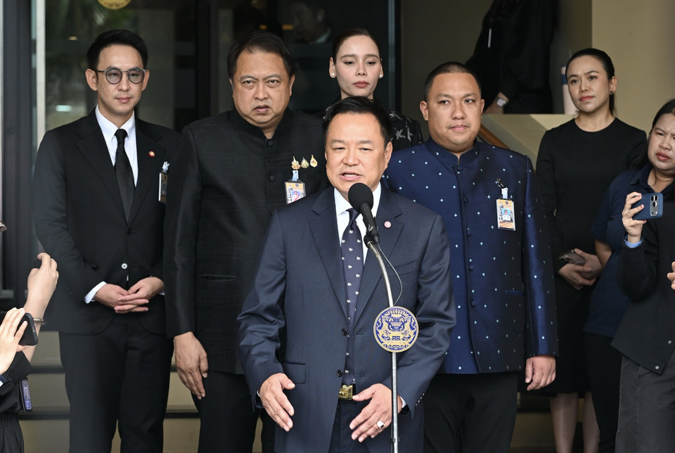 “อนุทิน” สั่ง “เอกนัฏ” กลางวงครม. ลดราคาน้ำมันทันที ไม่ต้องรอประชาชนขอ หลังราคาน้ำมันในตลาดโลกนิ่ง ส่วนราคาอาหารมอบ “ศุภจี” ไปดูแล 