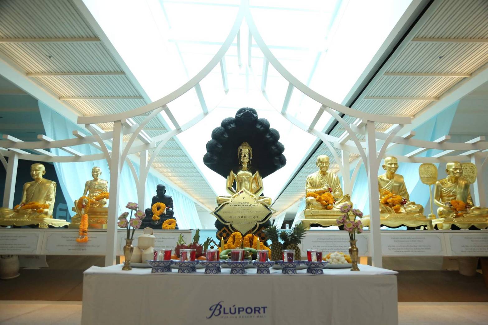 "บลูพอร์ต หัวหิน" ชวนมามูกับ 9 สิ่งศักด์สิทธิ์ พระเกจิดังปลุกเสก  ขอพร "การเงิน ค้าขาย ความร่ำรวย" เช็คอินที่เดียวปังครบจบ! 	
