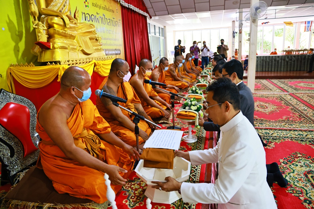 บ.พีทีทีฯ นำชาวบ้านหนองแฟบ ทอดผ้าป่าสามัคคี ยอดเงินรวม 20 ล. ถวายสร้างองค์พระพิฆเนศวร-บำรุงการศึกษาโรงเรียน 