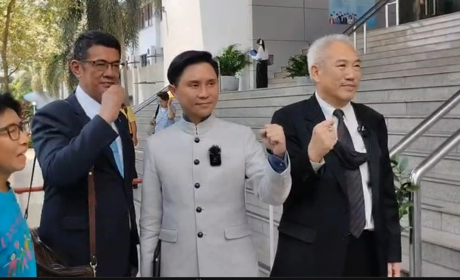 กลุ่ม พธม. เฮ! ศาลยกฟ้อง ชุด 2 ปิดสนามบินปี 51 เรียกร้องอดีตนายกฯ"สมชาย"ลาออก ชี้ชุมนุมโดยสงบปราศจากอาวุธ