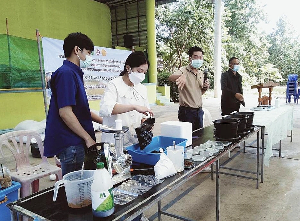 วช. หนุน มธ. พัฒนาเทคโนโลยีผลิตปุ๋ยเม็ดรักษ์โลก ลดการเผาตอซังฟางข้าว เพิ่มรายได้เกษตรกร 18%