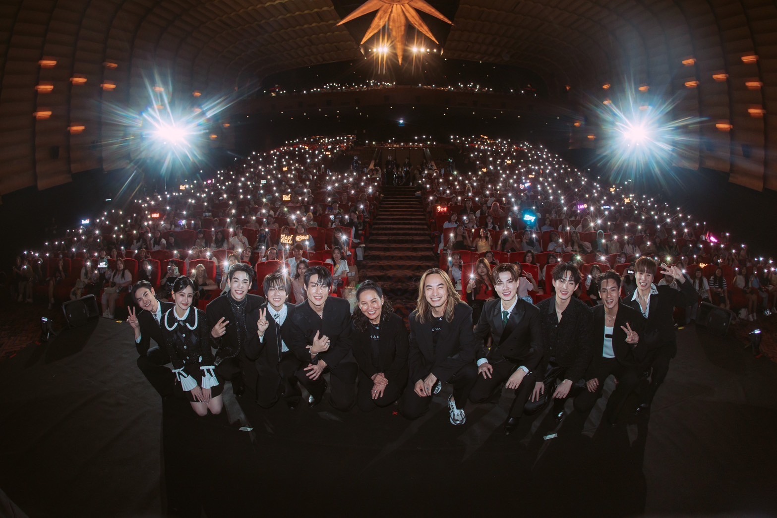  CHANGE2561 จัดเต็มความประทับใจส่งท้ายปิดโรงหนังชม Final EP. พร้อมแฟนคลับนับพัน