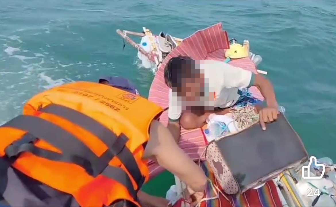 "ลุงสมเกียรติ"สร้างวีรกรรมใหม่โผล่ล่องแพขวดน้ำกลางทะเลพัทยาชาวบ้านหวั่นเกิดอันตรายแจ้งกู้ภัยฯช่วยเข้าฝั่ง 