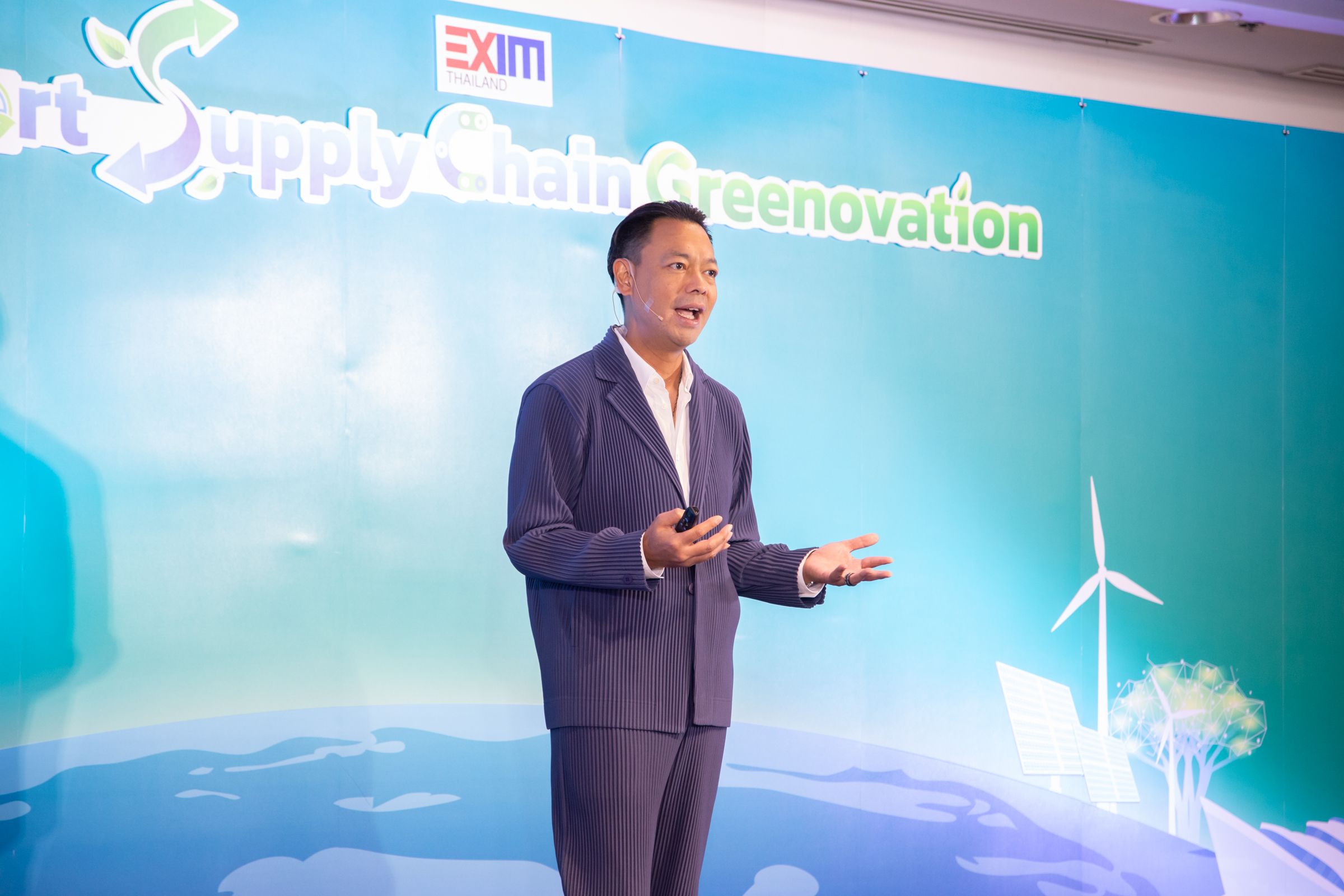 EXIM BANK ชี้ ศก.ไทยปี 67 ลุ้นส่งออกขยายตัวครั้งแรกในรอบ 2 ปี แนะผู้ประกอบการปรับตัว-หาโอกาสใหม่ในตลาดโลก