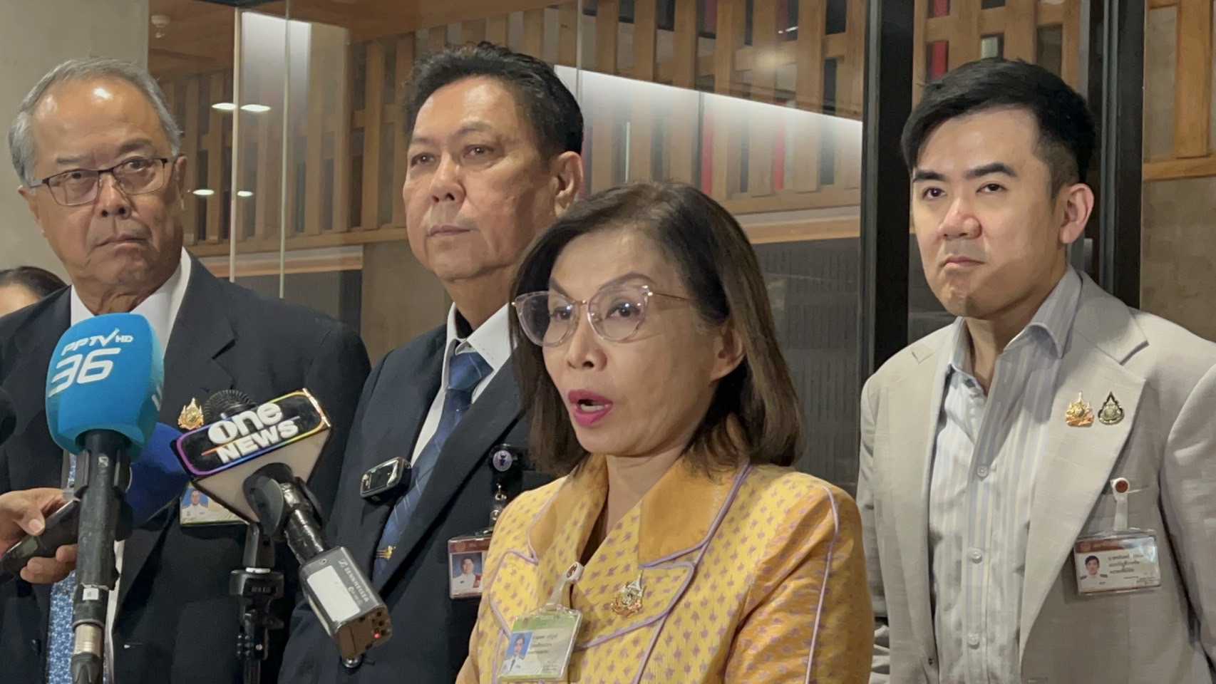 “วิสุทธิ์” ตอกนักวิชาการรู้ไม่จริง ยันปี 68 มีแต่เรื่องดีๆ ด้าน”มนพร” ยันพรรคร่วมเห็นต่างเป็นความสวยงามของระบอบปชต.