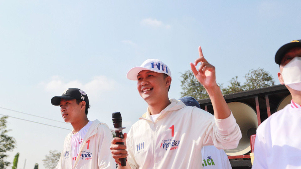 ปทุมธานีคึกคัก “ลูกเต๋า” ศุภชัย เบอร์ 1 ขึ้นรถแห่เร่งโกยคะแนนวันสุดท้าย
