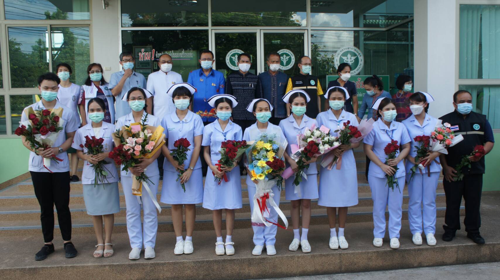 ยโสธรส่งทีมปฏิบัติการทางการแพทย์ร่วมดูแลรักษาผู้ติดเชื้อโควิด ที่ รพ.บุษราคัม อิมแพค เมืองทองธานี 