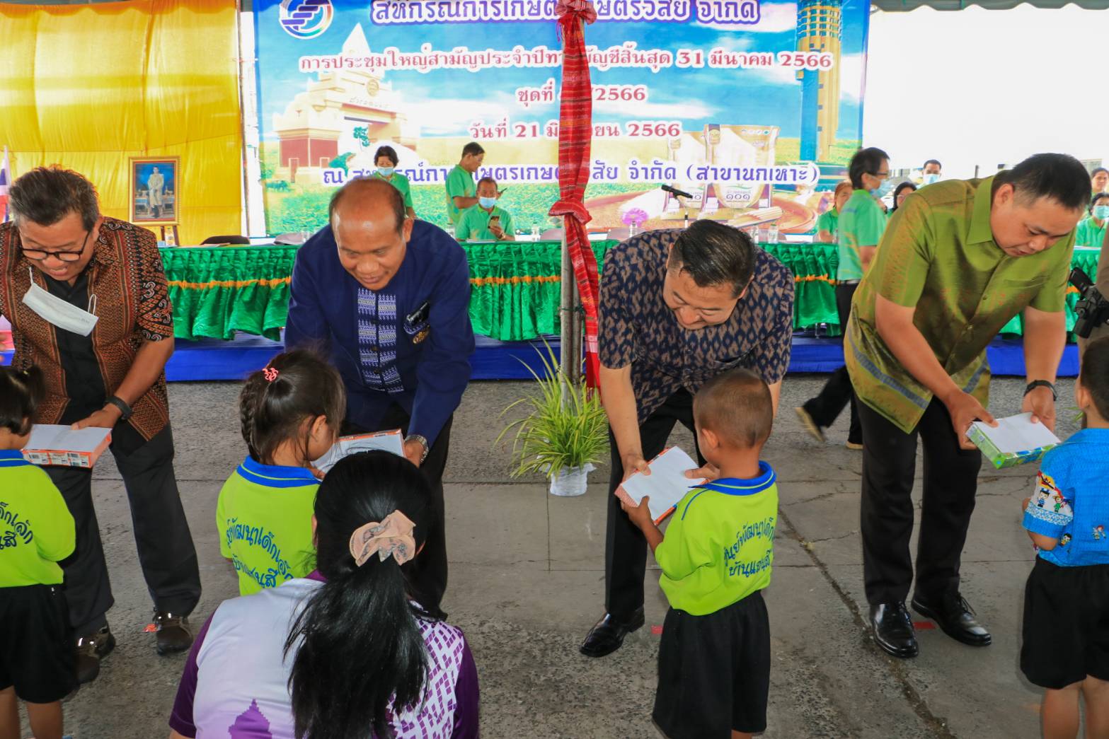 ผู้ว่าฯร้อยเอ็ดเปิดประชุมใหญ่ของสหกรณ์การเกษตรเกษตรวิสัยฯสาขานกเหาะ