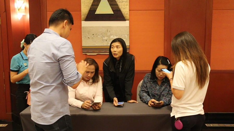 ชาวขอนแก่นสุดเซ็ง นั่งกดมือถือแต่เช้า หวังซื้อเจลแอลกอฮอล์ที่องค์การเภสัชกรรมเปิดขายออนไลน์วันแรก แต่ของหมด 